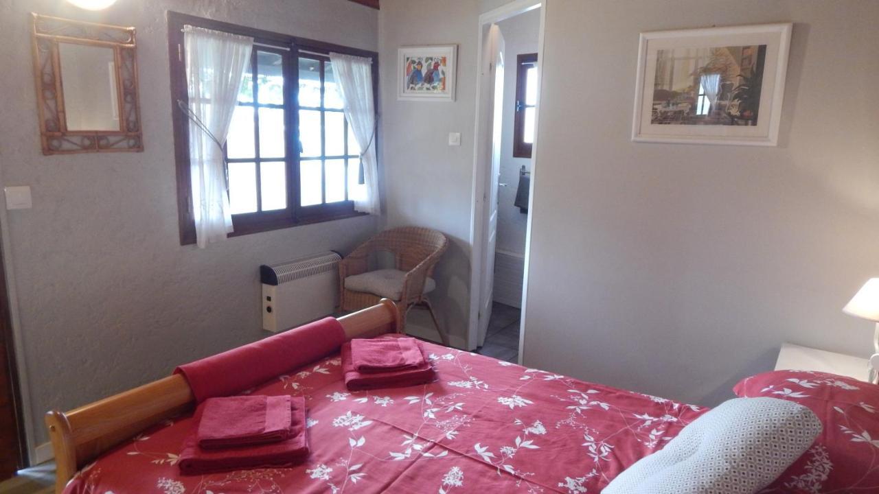 The Petite Chalet Chambre D'Hotes L'Isle-Jourdain  Εξωτερικό φωτογραφία