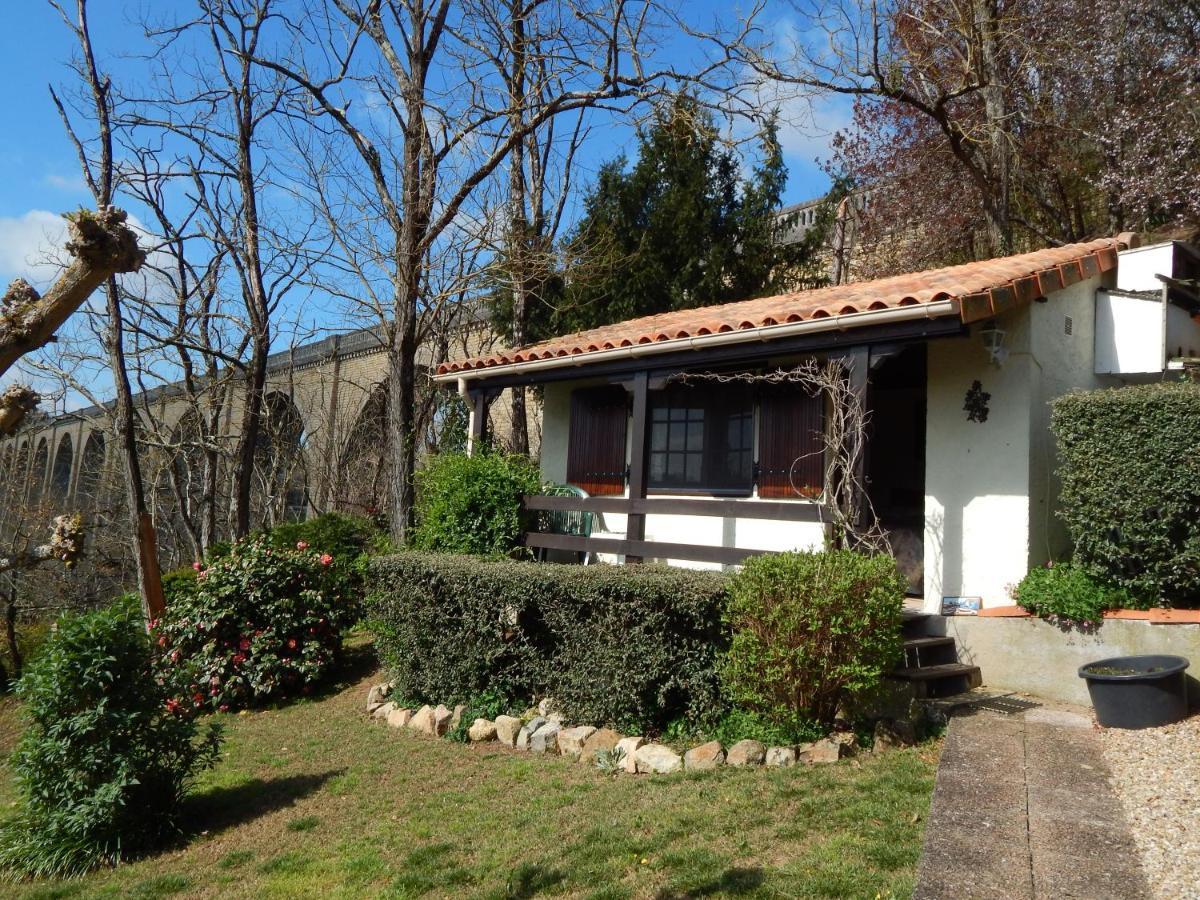 The Petite Chalet Chambre D'Hotes L'Isle-Jourdain  Εξωτερικό φωτογραφία